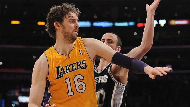 Pau Gasol y Bynum no pueden parar al ciclón Parker