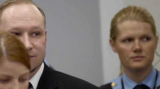 Expulsan de Noruega a una admiradora de Breivik que quiso entrar en el juzgado