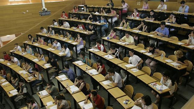 El Gobierno aprueba las medidas para ahorrar 3.000 millones en educación