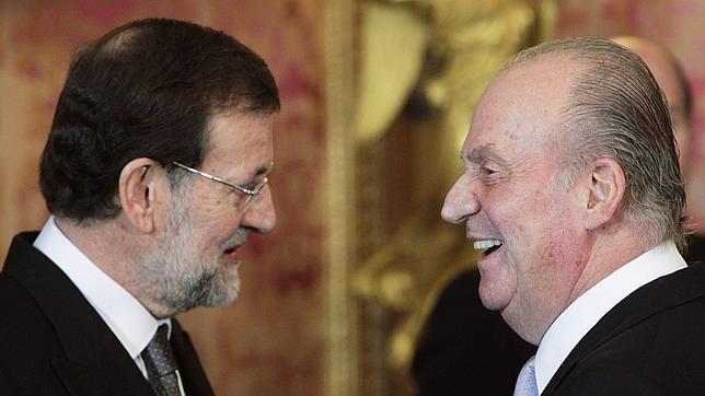 El Rey recibe a Rajoy en un despacho con el que reanuda su actividad oficial
