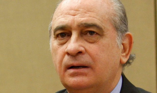 El ministro del Interior reclama a la izquierda abertzale que exija la «disolución incondicional» de ETA