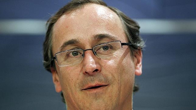 Alonso: «El sistema sanitario no puede ser un coladero de inmigrantes»