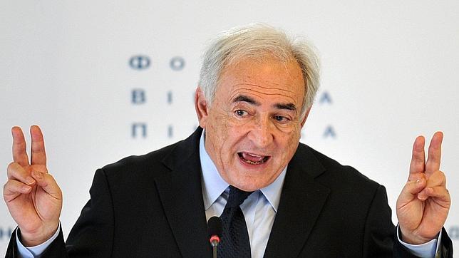 Strauss-Kahn culpa al entorno de Sarkozy de orquestar el escándalo tras el incidente con la camarera