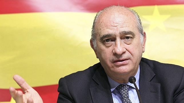 Fernández Díaz anula su visita al polémico centro de internamiento de la Zona Franca de Barcelona