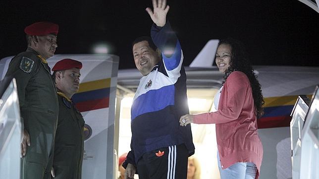 Chávez ya camina con dificultad por los fuertes dolores provocados por el cáncer
