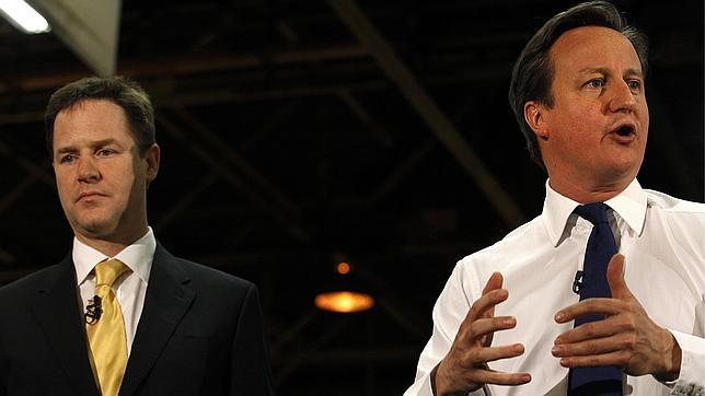 Cameron contrataca con más reformas y «ley y orden» ante la rebelión «tory»