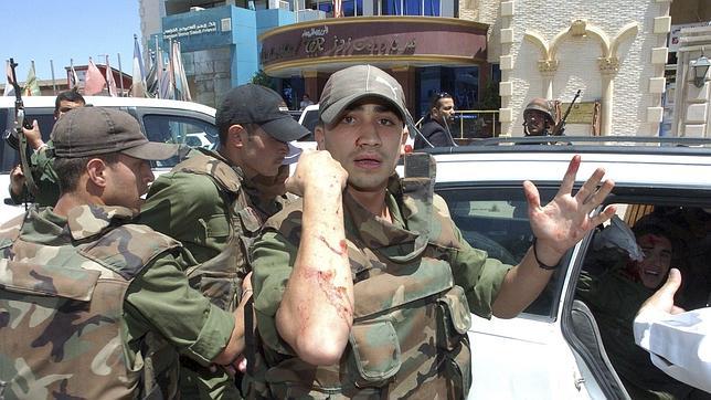 Una explosión al paso de un convoy de observadores en Siria amenaza la misión