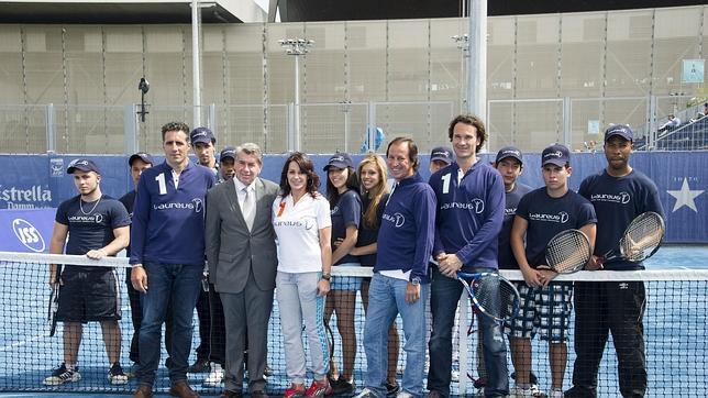 Tenis solidario con Moyá, Comaneci e Induráin para escapar de la exclusión