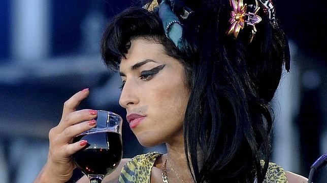 Un cuadro con la sangre de Amy Winehouse y Pete Doherty, a la venta por 43.000 euros