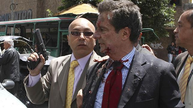 El expresidente Uribe acusa a Santos tras el atentado de «ablandar la seguridad»