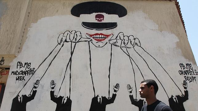 La junta militar da 48 horas a los partidos egipcios para pactar los poderes del futuro presidente