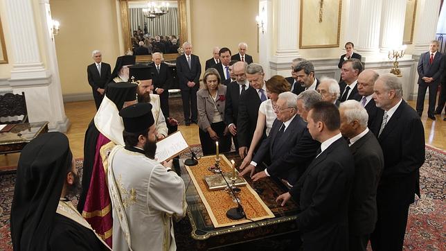 Grecia forma un Gobierno «académico» para dirigir el país hasta las nuevas elecciones