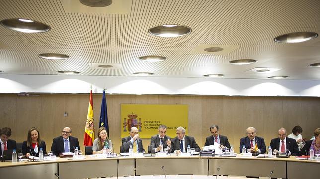 Las autonomías comienzan a detallar los Presupuestos tras aprobar el examen de Hacienda