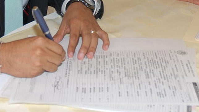 Prostituta inmigrante «busca esposo español» para conseguir permiso de residencia