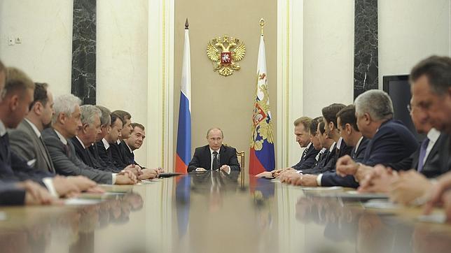 Putin mantiene a su núcleo duro en el nuevo Gobierno ruso, renovado en un 75%