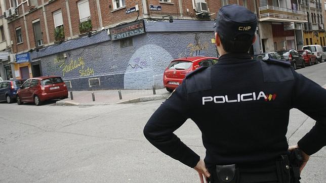 Los sindicatos policiales aplauden el fin de las identificaciones masivas de inmigrantes