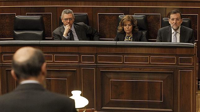 Rubalcaba está a la espera de que Rajoy le llame, una vez que él ha dado el paso