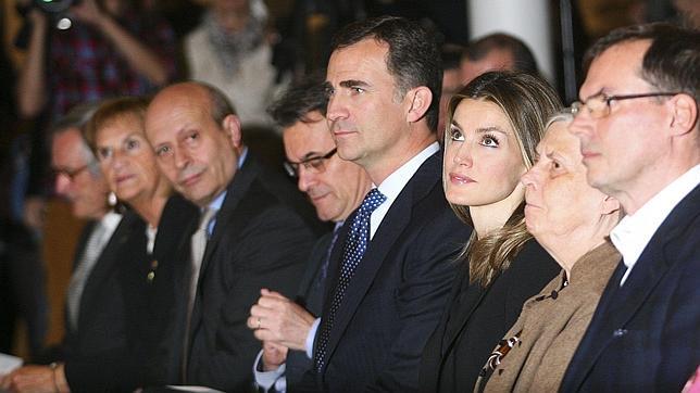 Don Felipe ensalza la «actitud profundamente ética» de Tàpies