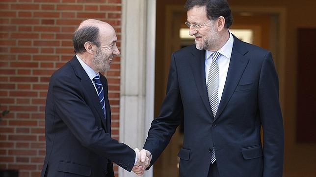 Rajoy cita a Rubalcaba y a Durán i Lleida a una reunión en Moncloa este viernes