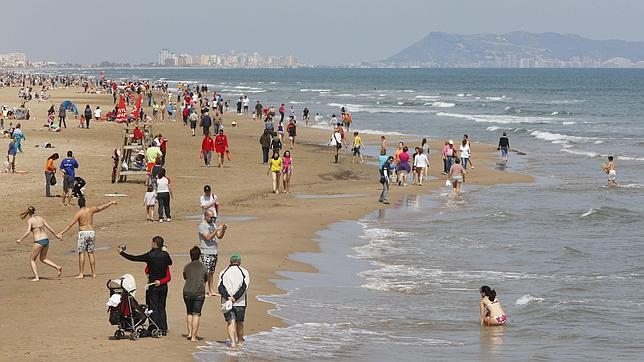 Solo la mitad de españoles se irá de vacaciones este año