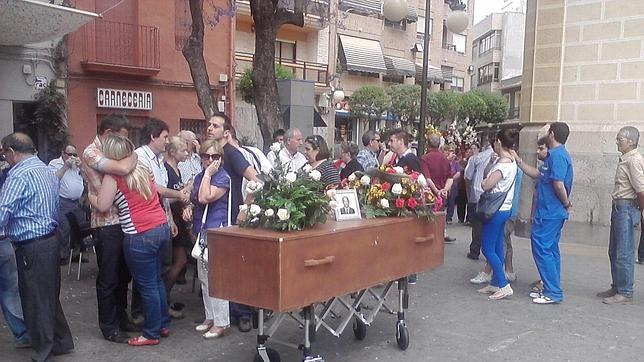 «Han traído a mi Antonio en una caja como a un perro»