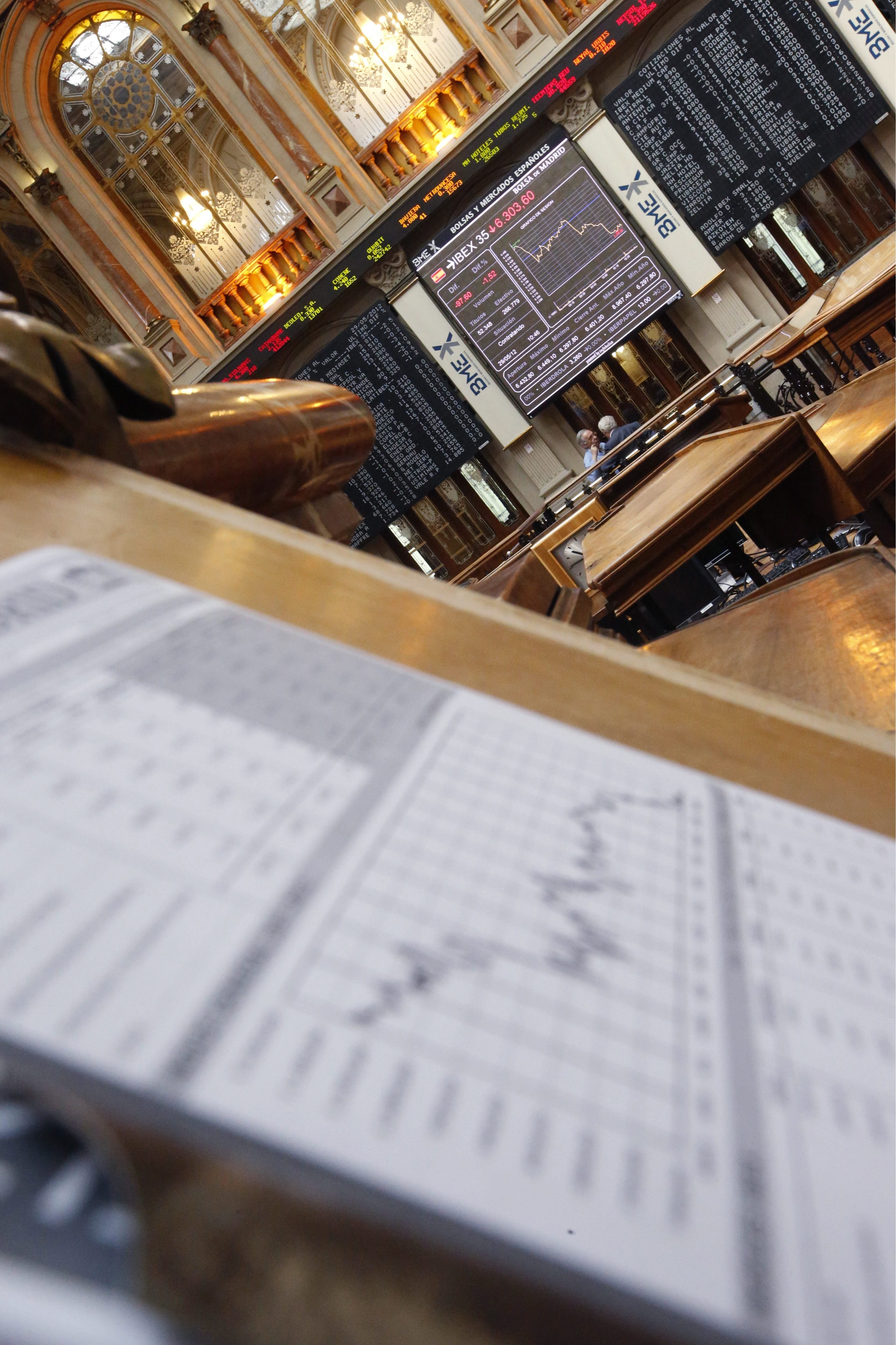 El Ibex se da un respiro tras la tormenta, pero ha perdido más de un 13% en mayo