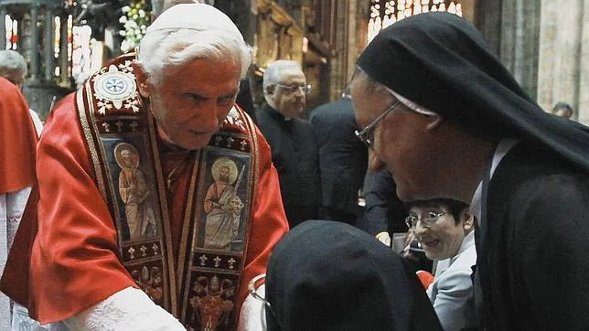 El Papa defiende el celibato y la castidad ante miles de sacerdotes en Milán