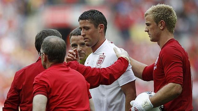Cahill, tercera baja de Inglaterra