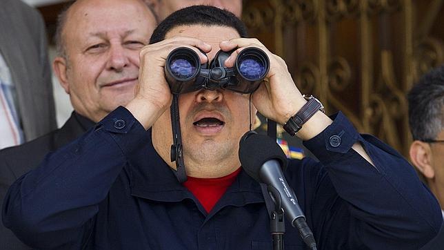 Chávez reaparece ante los medios de comunicación tras mes y medio de ausencia