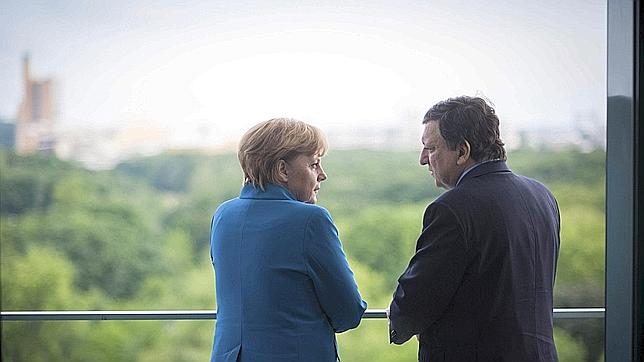 Merkel plantea mecanismos de «supervisión bancaria»