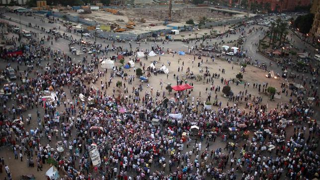 Mubarak recibe la visita de su mujer pese a estar prohibido por Ley