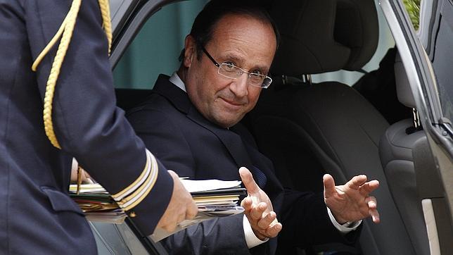 Hollande remienda la reforma de las pensiones de Sarkozy a pocos días de las legislativas