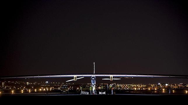 El avión Solar Impulse aterrizó en Rabat tras 19 horas de vuelo desde Madrid