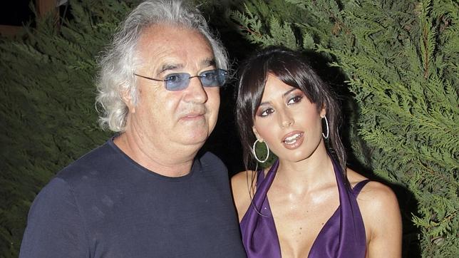 Flavio Briatore y su esposa, Elisabetta Gregoriacci, se cruzan con Naomi Campbell en Ibiza