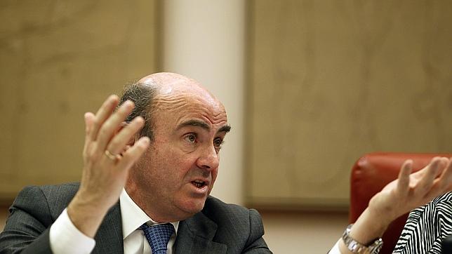 Economía asegura que la ayuda a la banca refuerza la sostenibilidad de la deuda española