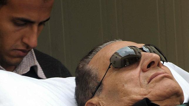 Mubarak continúa en estado grave en el hospital de la prisión cairota