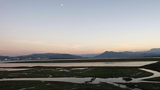 Desconcierto en las playas de Cantabria tras quedarse sin banderas azules