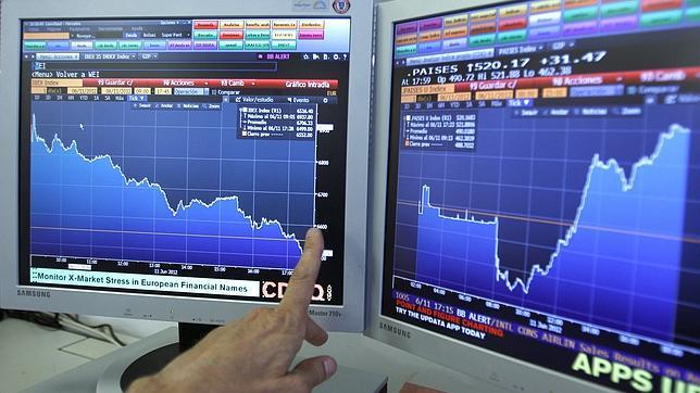 España cierra la jornada con el bono a diez años en máximos y el Ibex en calma tensa