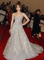 Jennifer López cambia los modelitos de mercadillo por Zuhair Murad para su gira