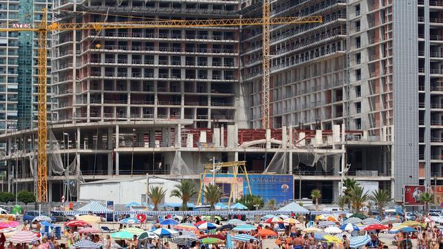 El litoral andaluz recibe 62 banderas negras