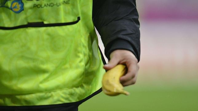 Eurocopa 2012: La UEFA investiga el lanzamiento de un plátano al campo durante el Italia-Croacia