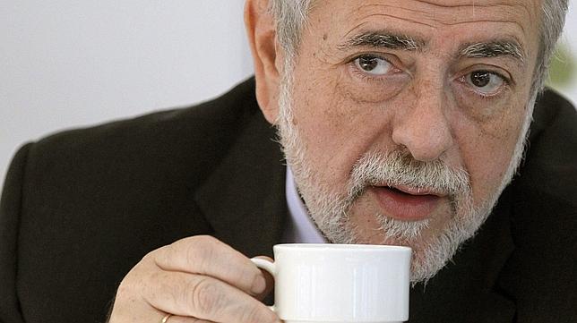 Los funcionarios estarán media hora diaria más en su puesto y reducirán vacaciones