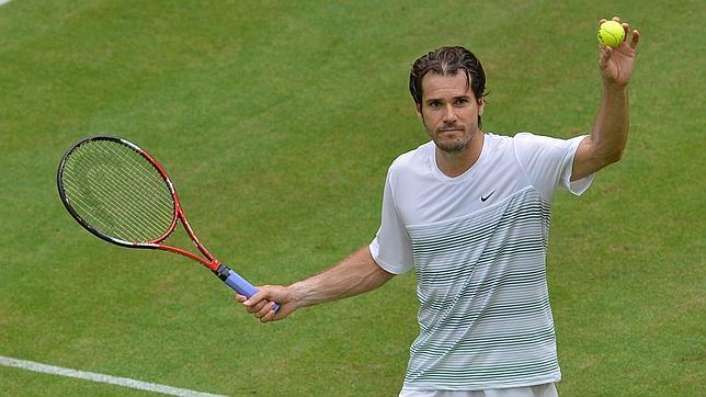 Tommy Haas sorprende a Federer en Halle