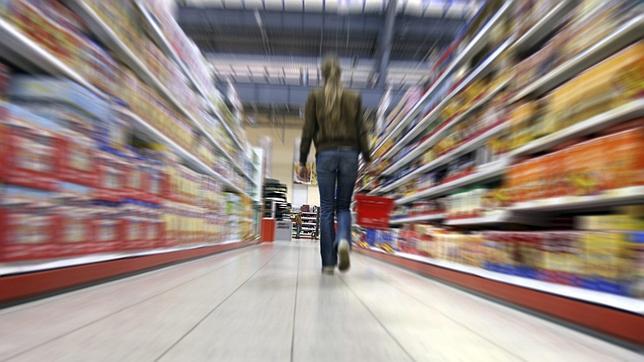 La «guerra» entre los supermercados iguala los precios a la baja de la cesta de la compra