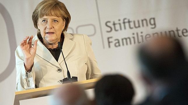 Merkel rechaza suavizar los términos del rescate a Grecia