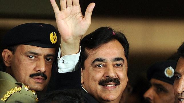 El Supremo paquistaní aparta al primer ministro Gilani tras su condena en abril