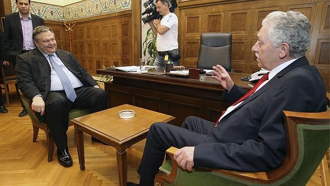 Grecia busca retrasar dos años el pago de sus compromisos