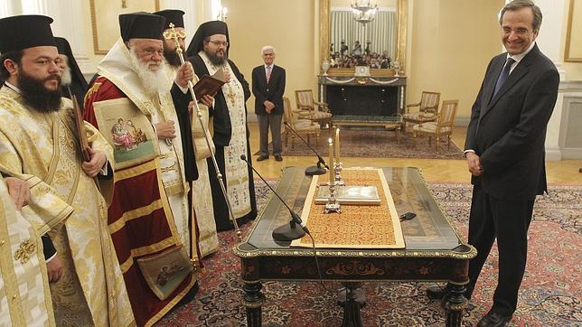 Conservadores y socialistas pactan para mantener a Grecia en el euro