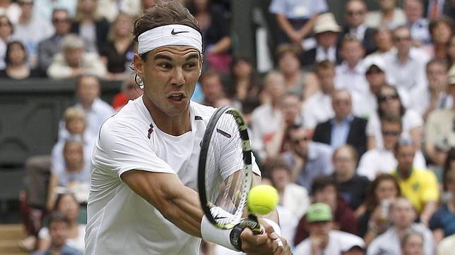 Nadal se repone a las dudas en su estreno en Wimbledon