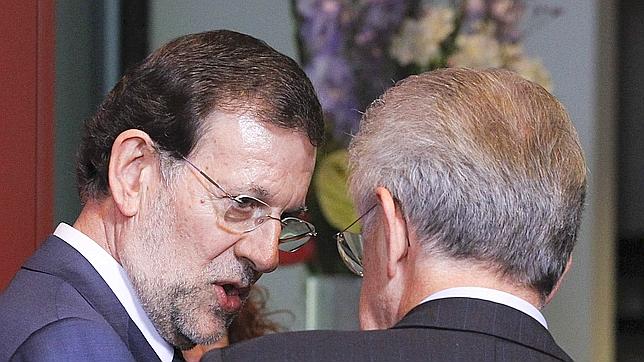 Rajoy sorprende a Merkel y se une a Italia para bloquear el pacto por el crecimiento